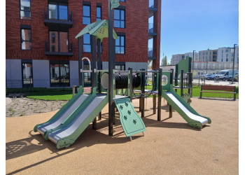 P1190 – Playground with a tower and tunnels | Starmax