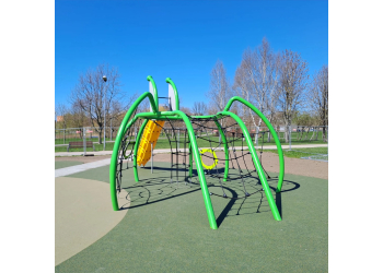 Giant Grasshopper - an organic climbing playground
