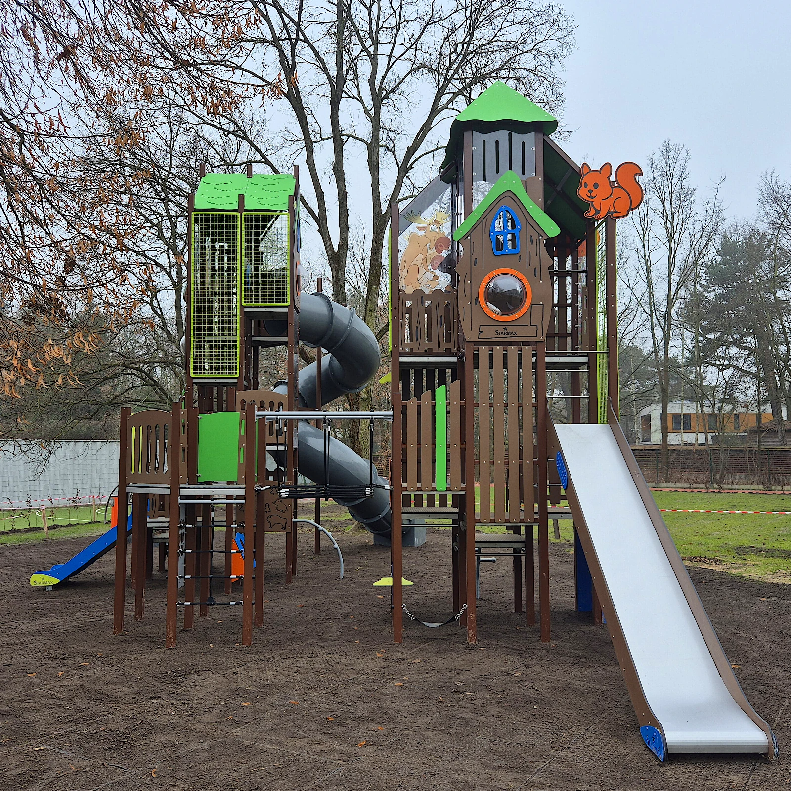 Domek na drzewie - plac zabaw