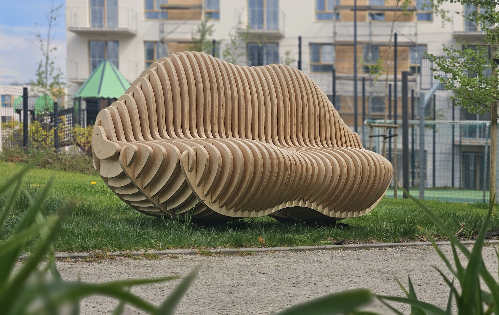 parametric-bench-outdoor-starmax-lips.jpeg