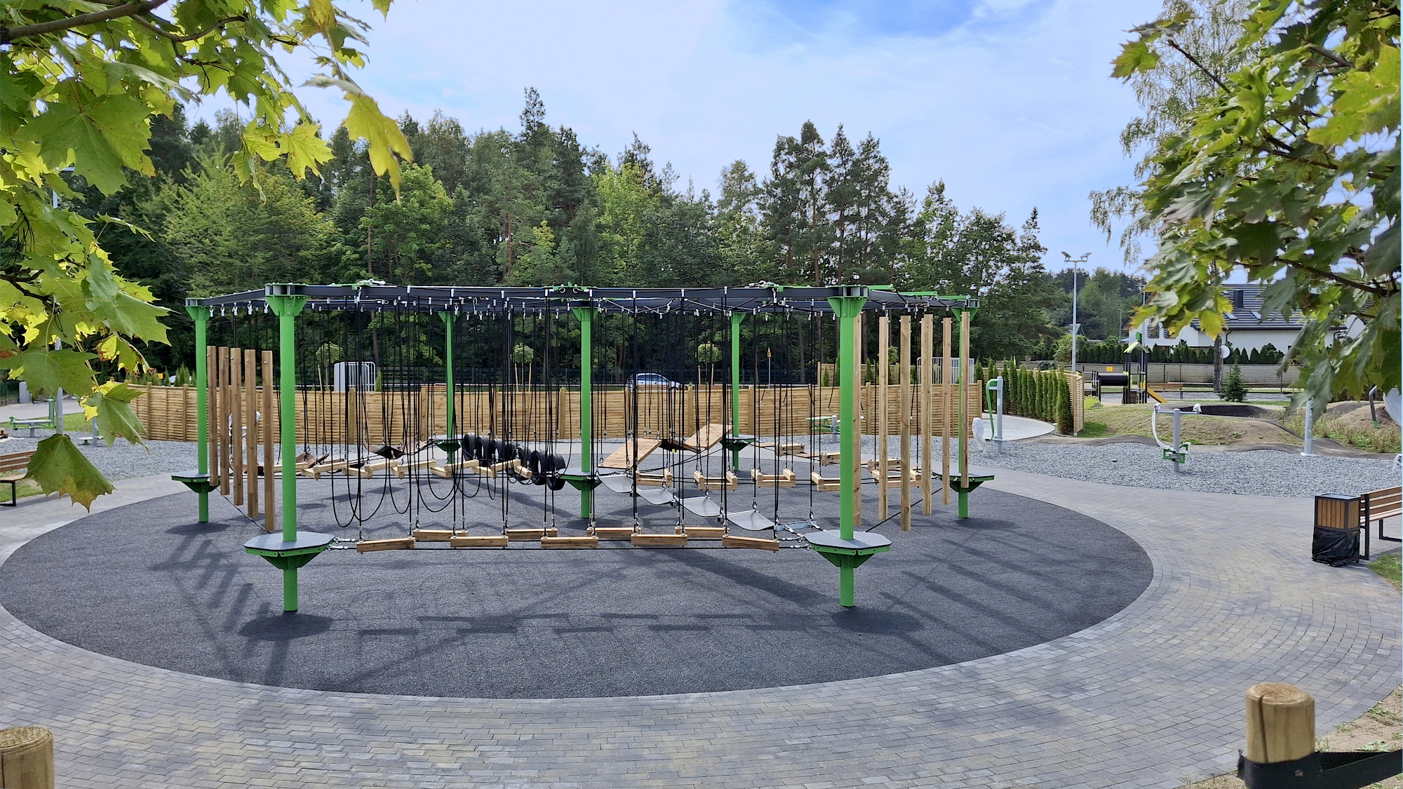niski park linowy 9 tras dla młodzieży