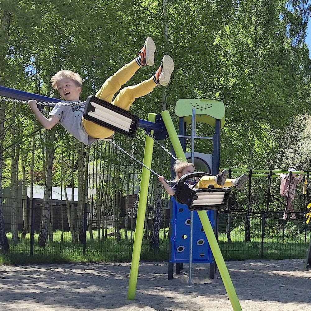 Huśtawka na plac zabaw dla dzieci - producent