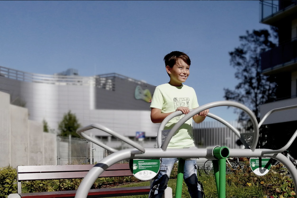 Siłownie plenerowe dla dzieci – czy to bezpieczne?