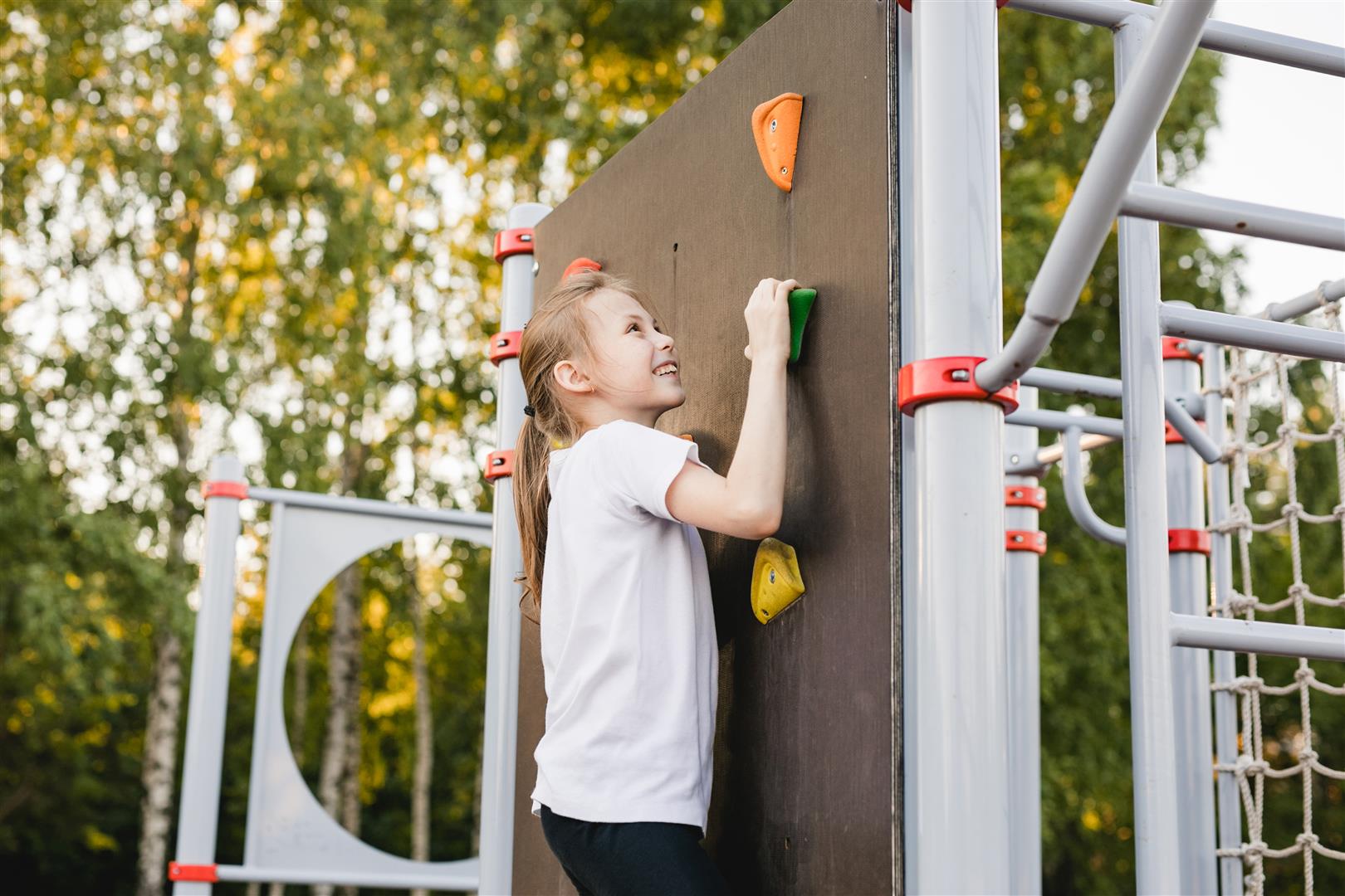 A climbing wall in the playground – why is it a good idea?