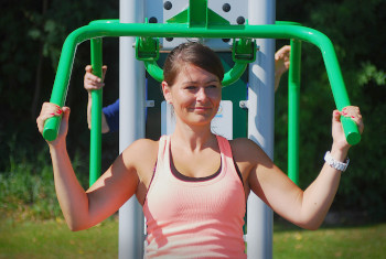 Siłownie zewnętrzne – idea, rodzaje, kompleksowy poradnik